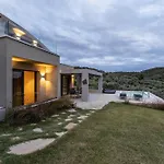 Hotel Fari Stone
