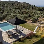 Fari Stone Hotel *